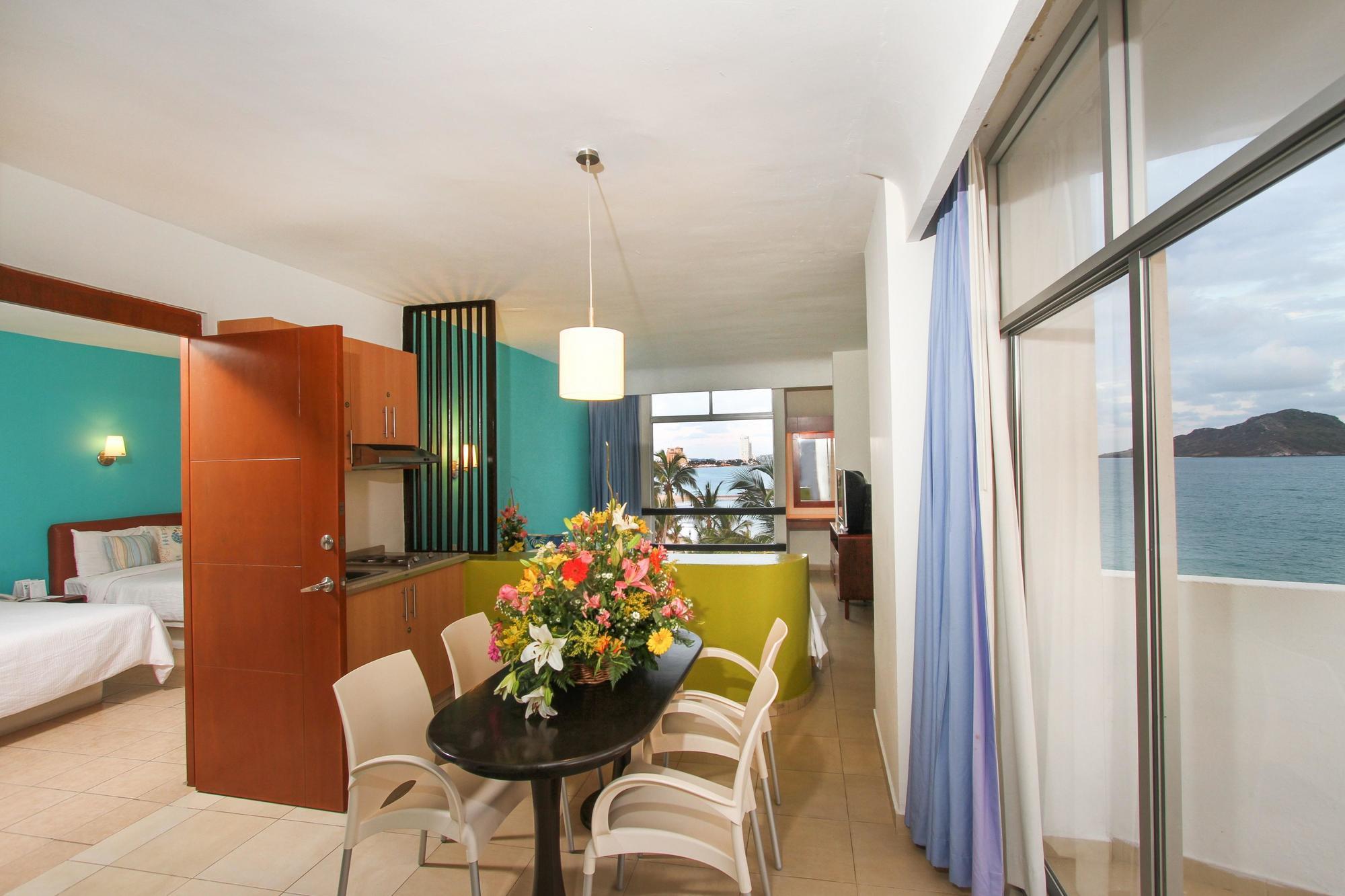 Oceano Palace Mazatlan Exterior photo