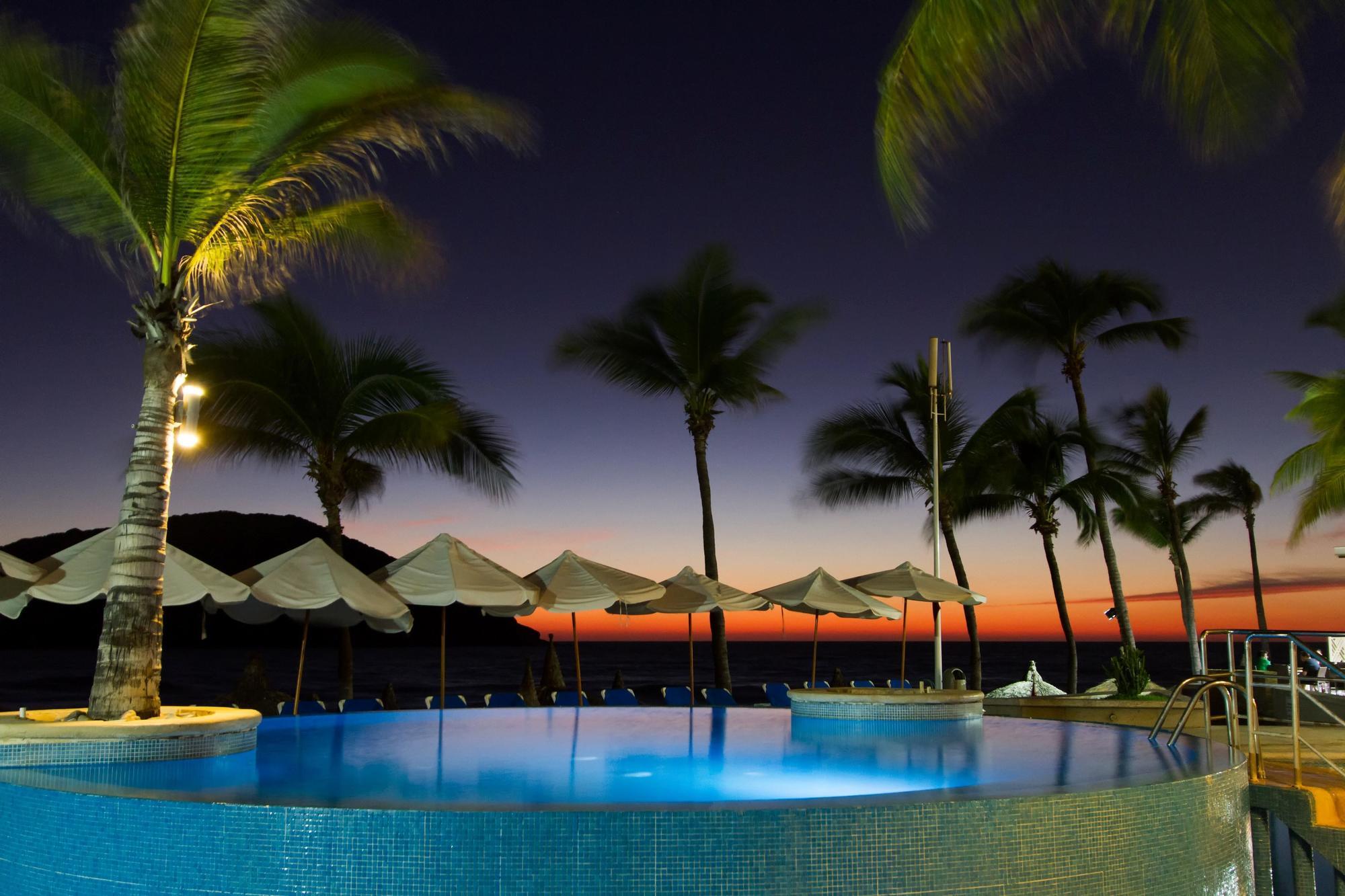 Oceano Palace Mazatlan Exterior photo